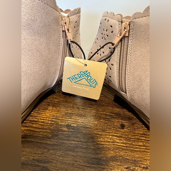 Thereabouts Girls Pima Taupe Shimmer Stacked Heel Booties NWT Various Sizes - Picture 5 of 7